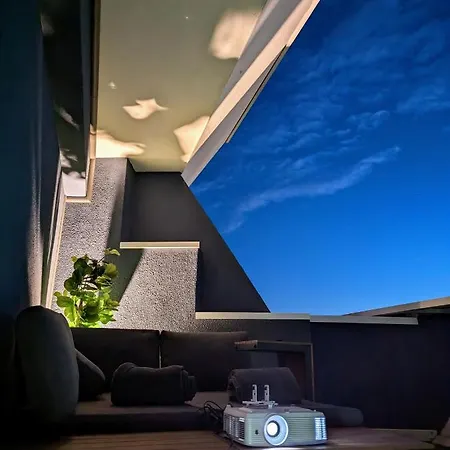 Icon Nest - Jacuzzi & Sunset View And Lounge Apartment